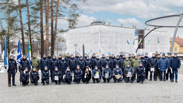2. märtsil toimus Võru linna keskväljakul Lõuna prefektuuri pidulik aastapäevarivistus. FOTOD: Aigar Nagel